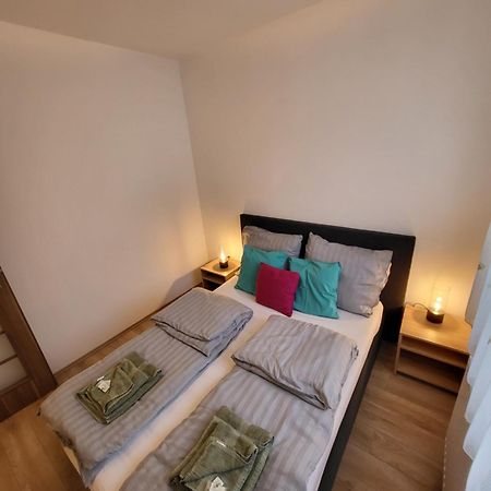Triangol Apartman: Fuerdo, Belvaros, Egyetem Győr Buitenkant foto