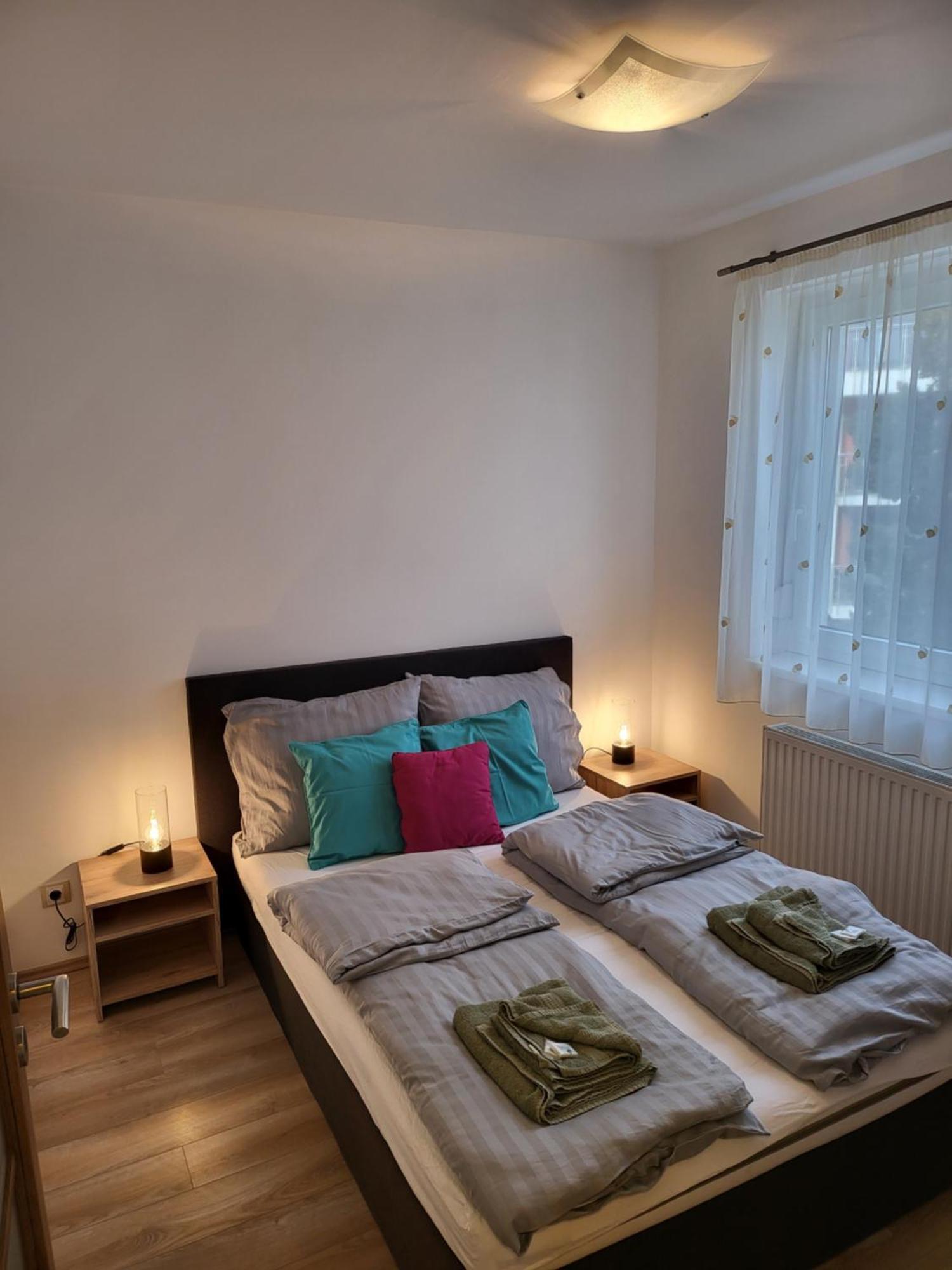 Triangol Apartman: Fuerdo, Belvaros, Egyetem Győr Buitenkant foto