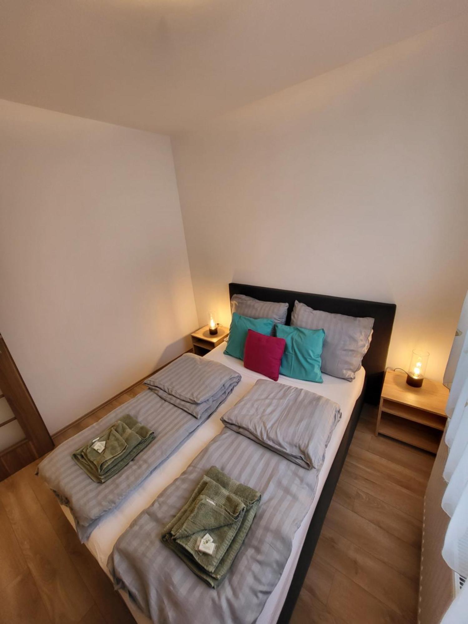Triangol Apartman: Fuerdo, Belvaros, Egyetem Győr Buitenkant foto