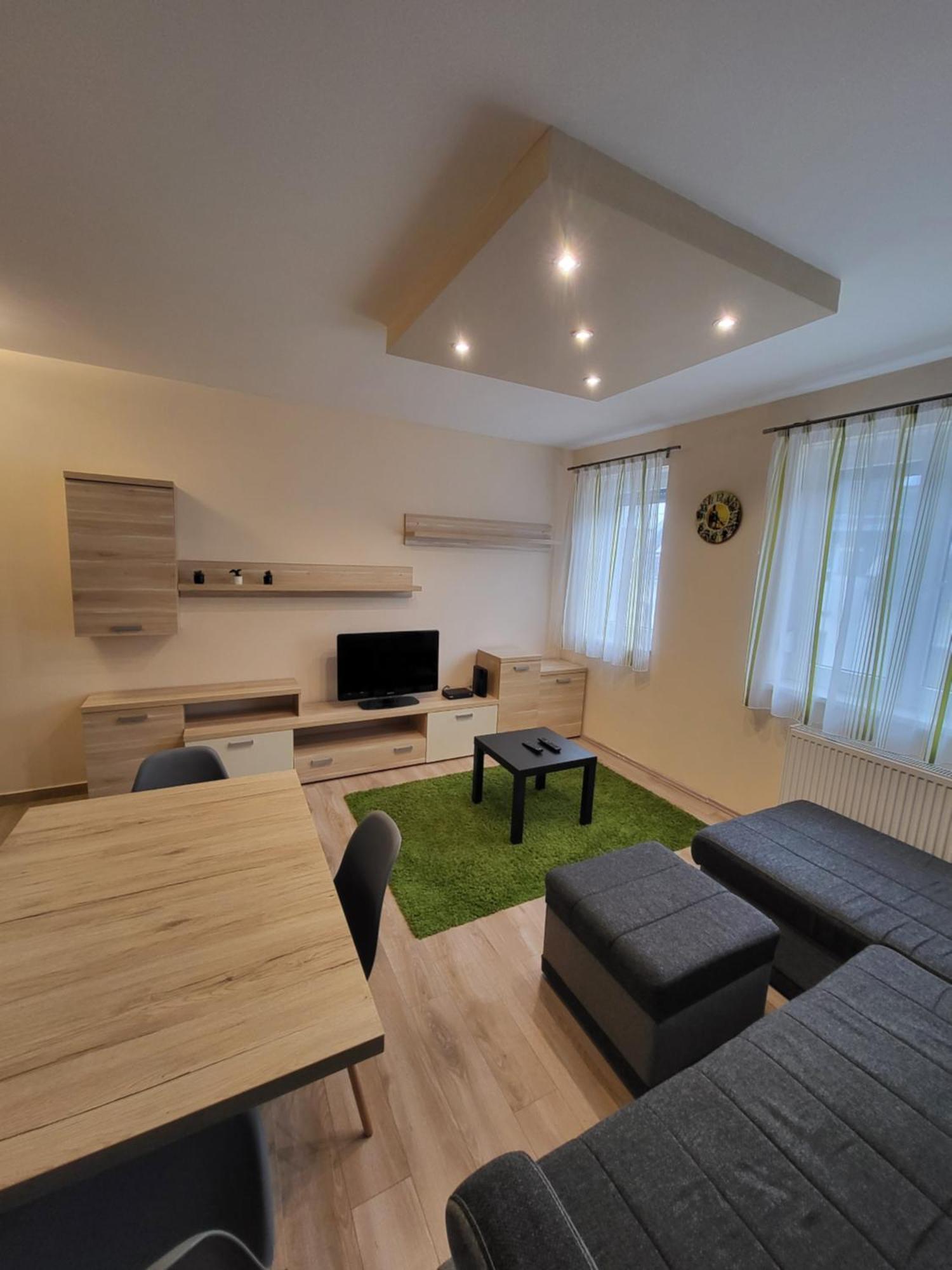 Triangol Apartman: Fuerdo, Belvaros, Egyetem Győr Buitenkant foto