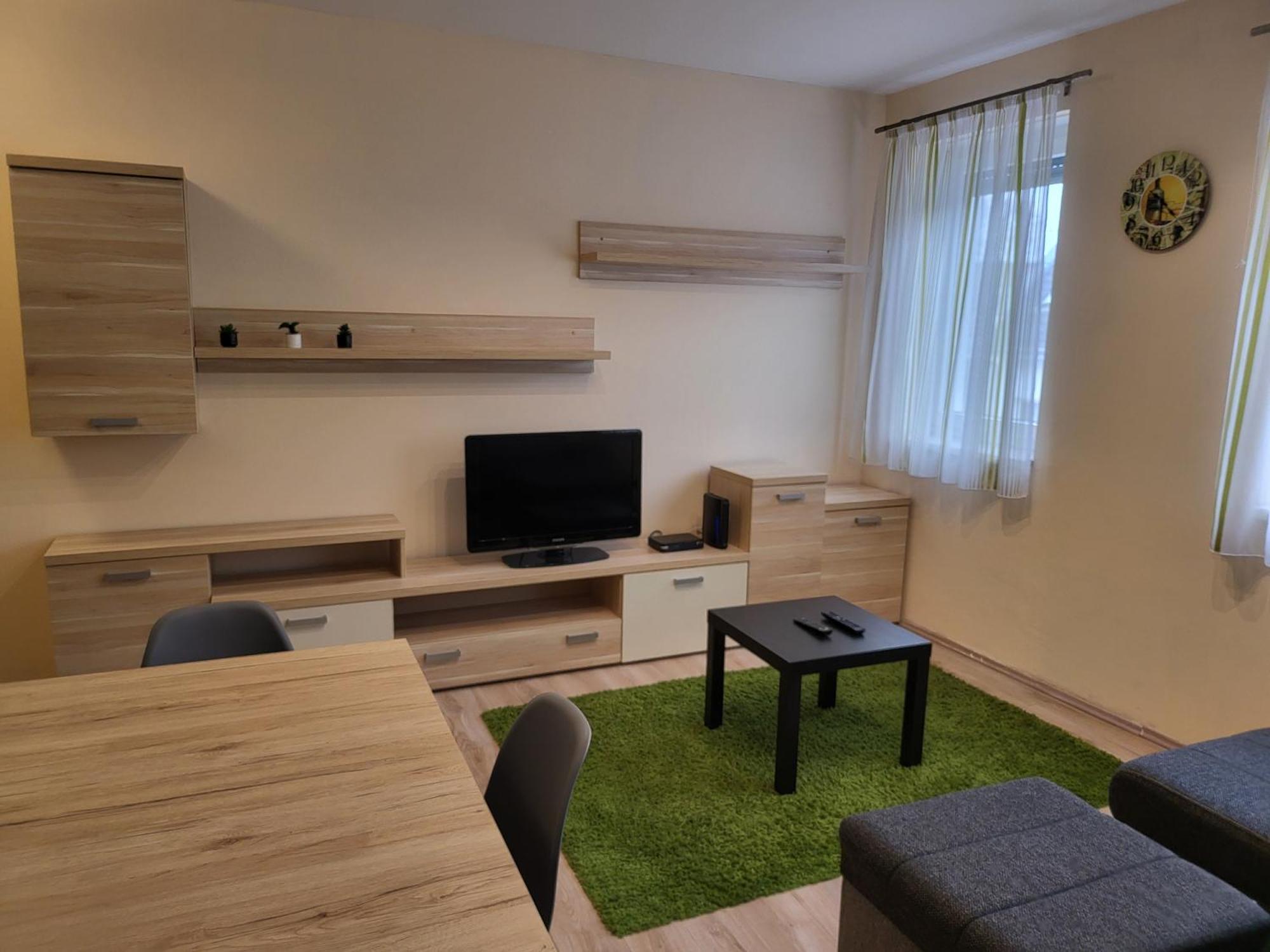 Triangol Apartman: Fuerdo, Belvaros, Egyetem Győr Buitenkant foto